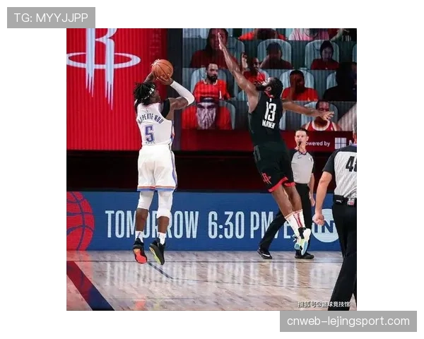 通讯：莱切主场惜败后，球迷在雨中高歌鼓励球队直至最后一刻