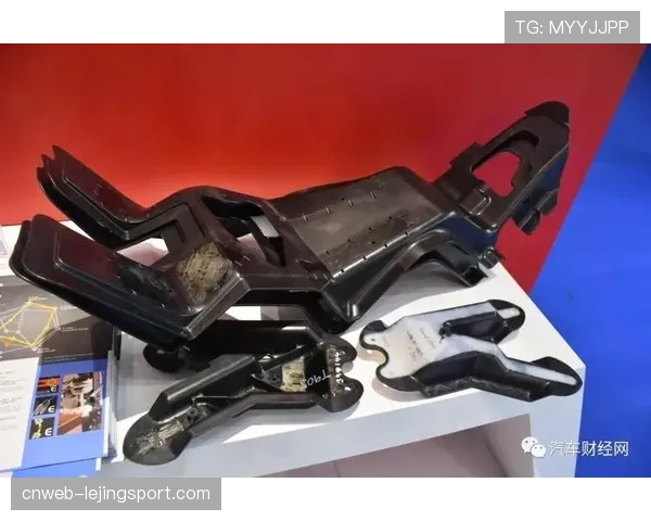 反弹式橄榄球产业链:上游泡棉材料、橡胶复合材料供应商 反弹式橄榄球产业链:上游泡棉材料、橡胶复合材料供应商